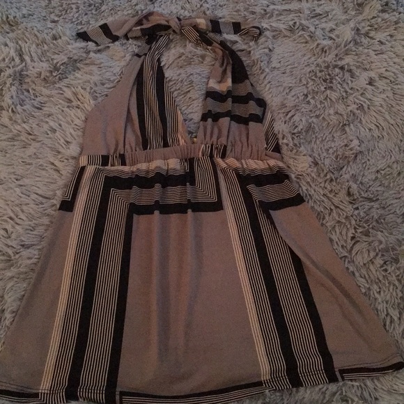 Halter top in grey with line prints size small - Picture 1 of 2